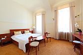 4* Anna Grand Hotel Balatonfüred kétágyas szobája balatoni panorámával