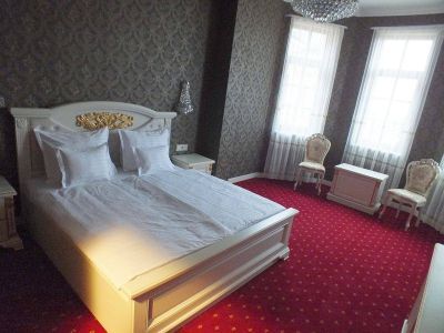 Romantikus és elegáns szoba a Borostyán Med Hotelben Nyíradonyban